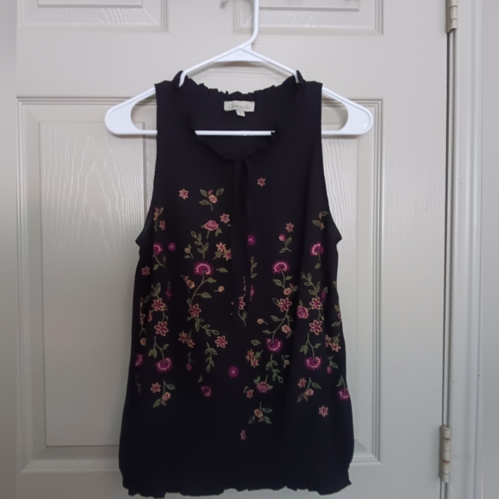 Cute Chenault Black Floral Blouse🖤🌺